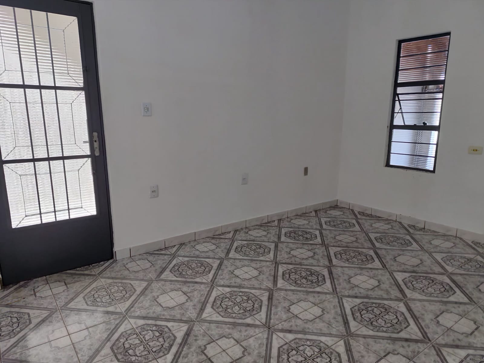 CASA NO JARDIM CALIFORNIA - LOCAÇÃO