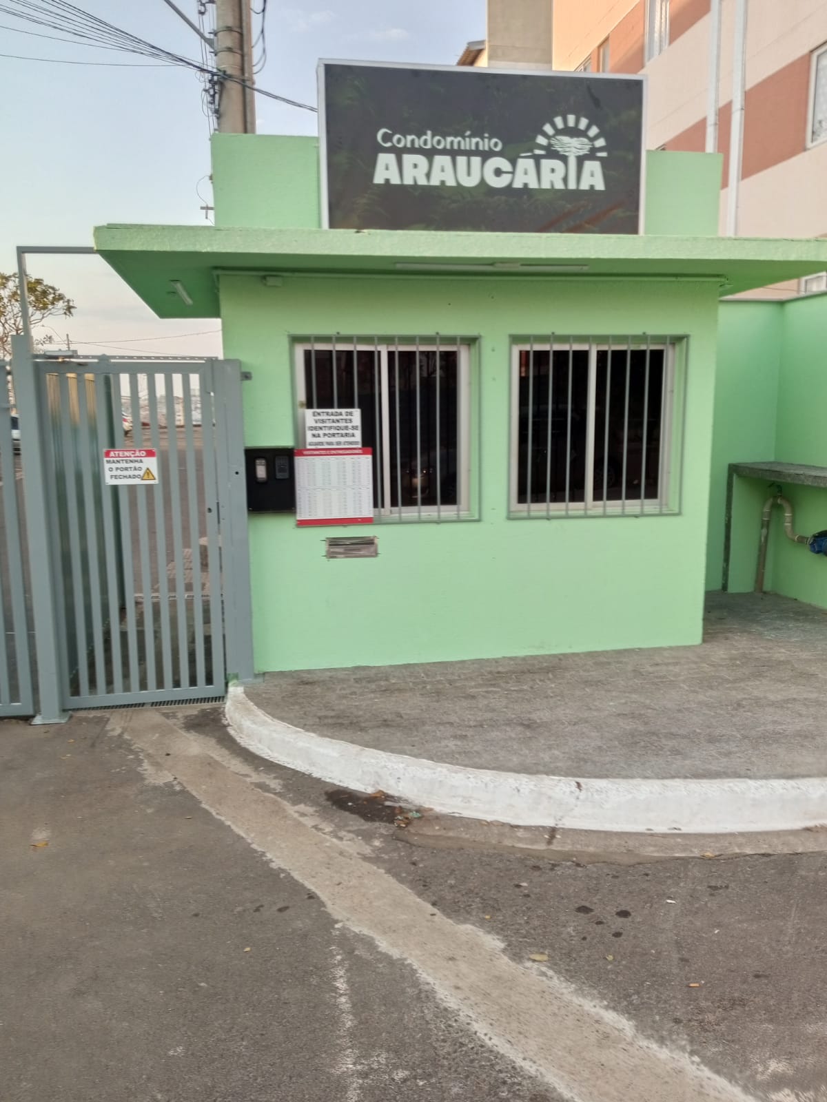 APARTAMENTO NO CONDOMINO ARAUCARIA - LOCAÇÃO