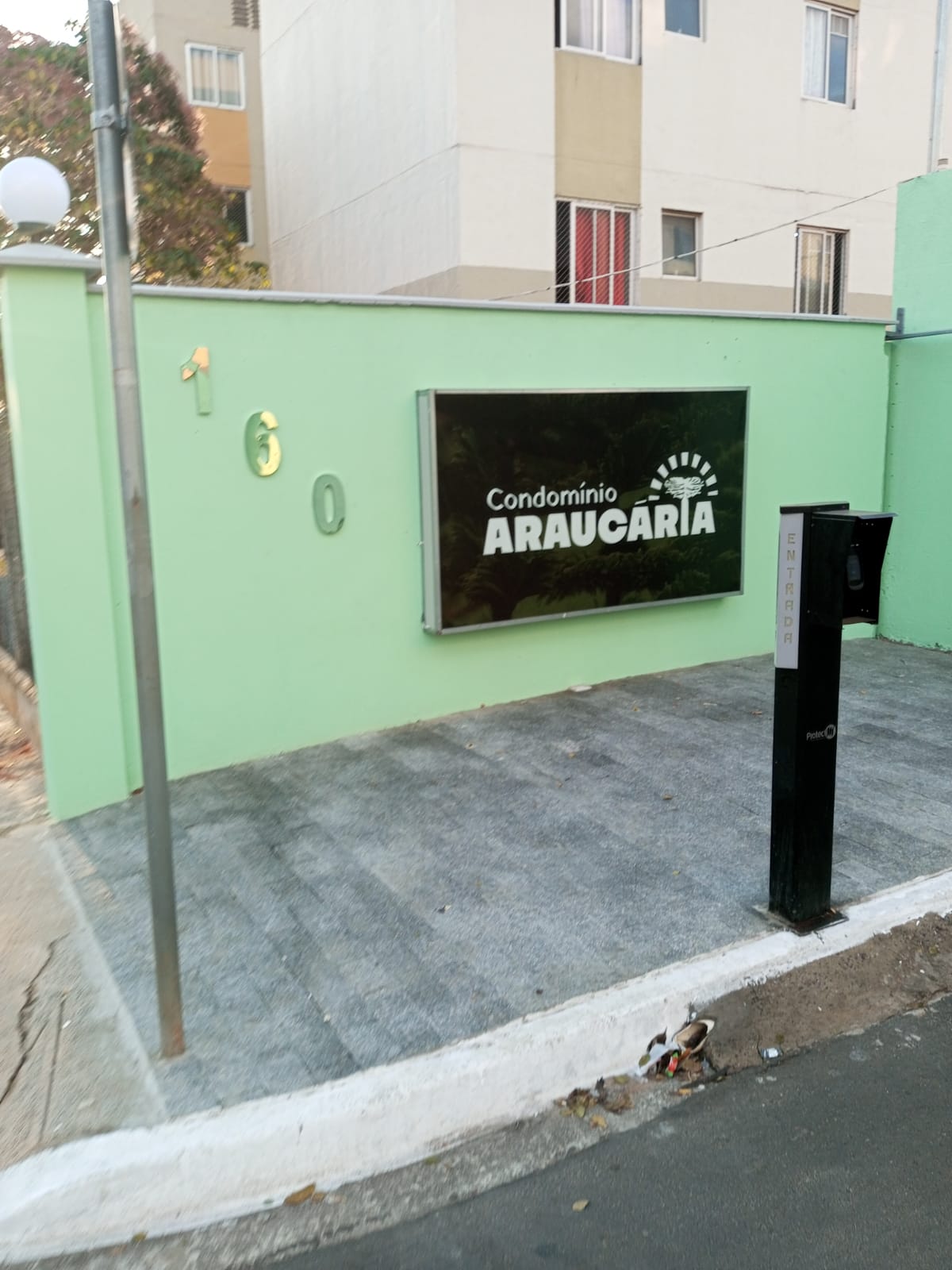 APARTAMENTO NO CONDOMINO ARAUCARIA - LOCAÇÃO