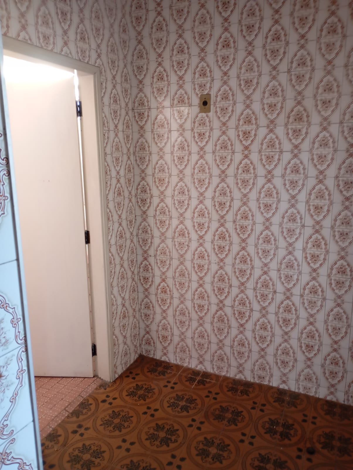CASA NO JARDIM EMILIA - VENDA
