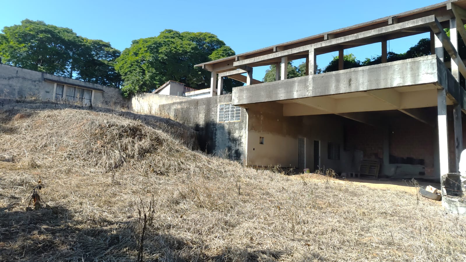 TERRENO NO JARDIM DOS BANDEIRANTES - VENDA