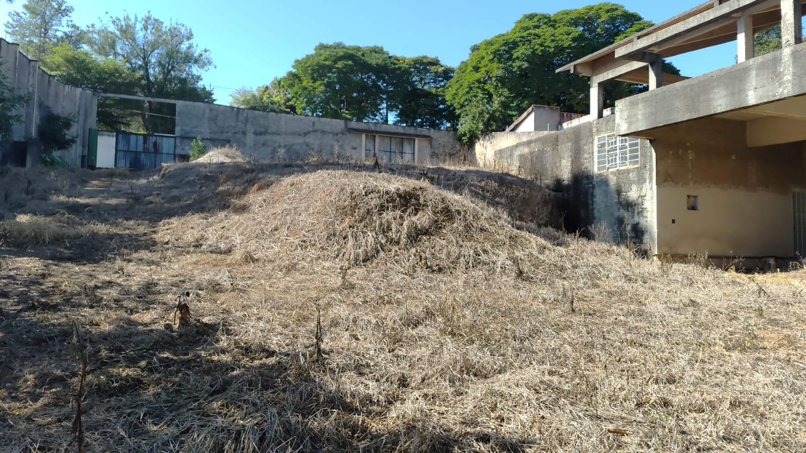 TERRENO NO JARDIM DOS BANDEIRANTES - VENDA