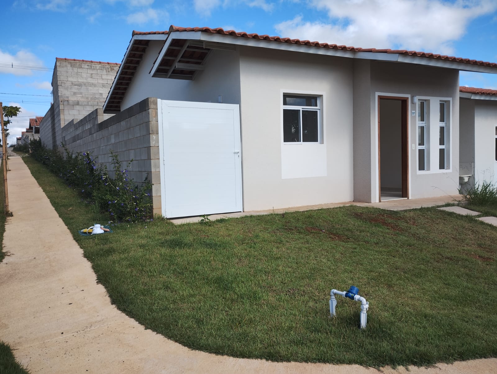 CASA NO CONDOMINIO PARQUE IMPERIAL EM RECANTO IPANEMA DO MEIO - LOCAÇÃO