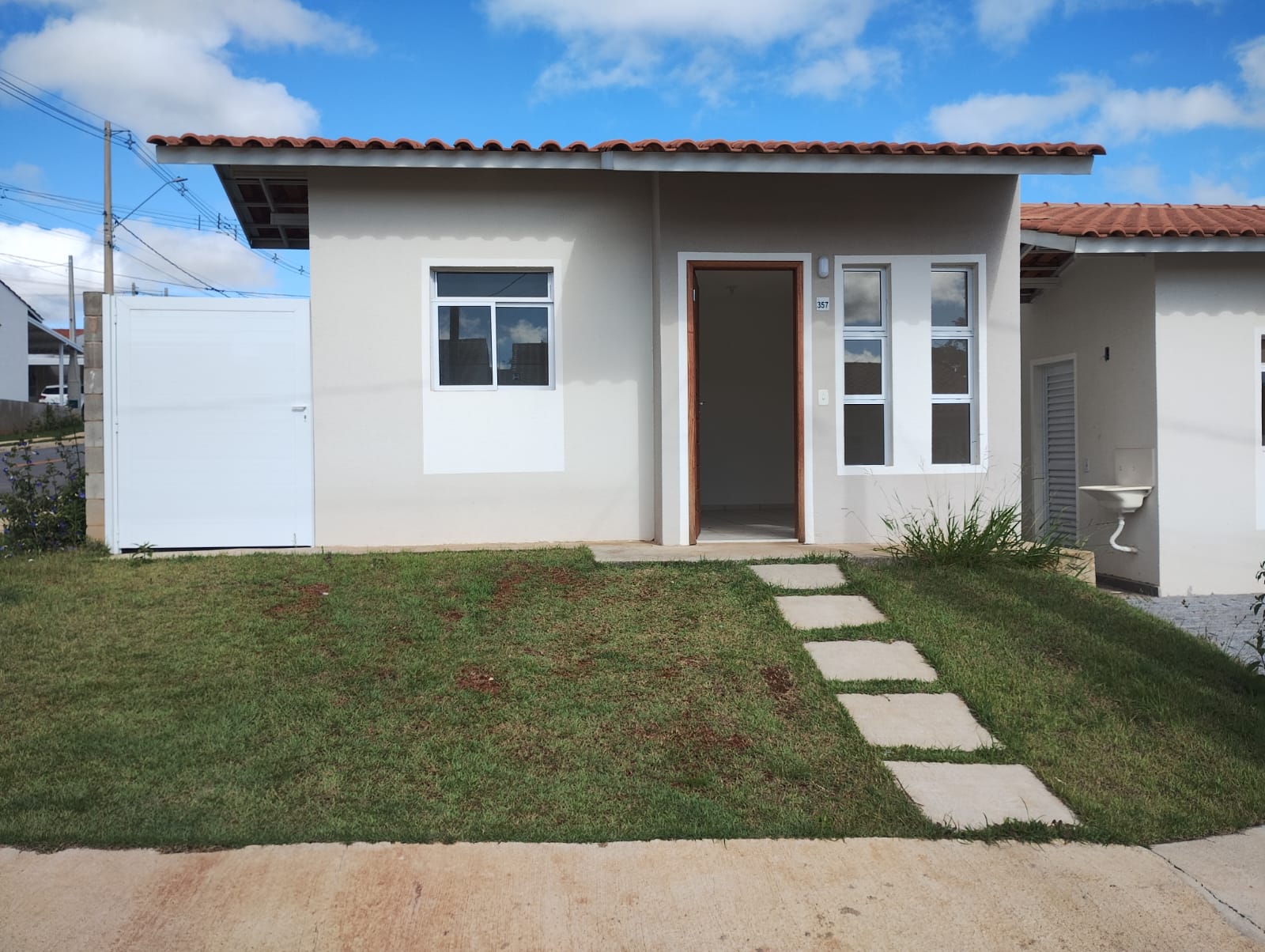 CASA NO CONDOMINIO PARQUE IMPERIAL EM RECANTO IPANEMA DO MEIO - LOCAÇÃO