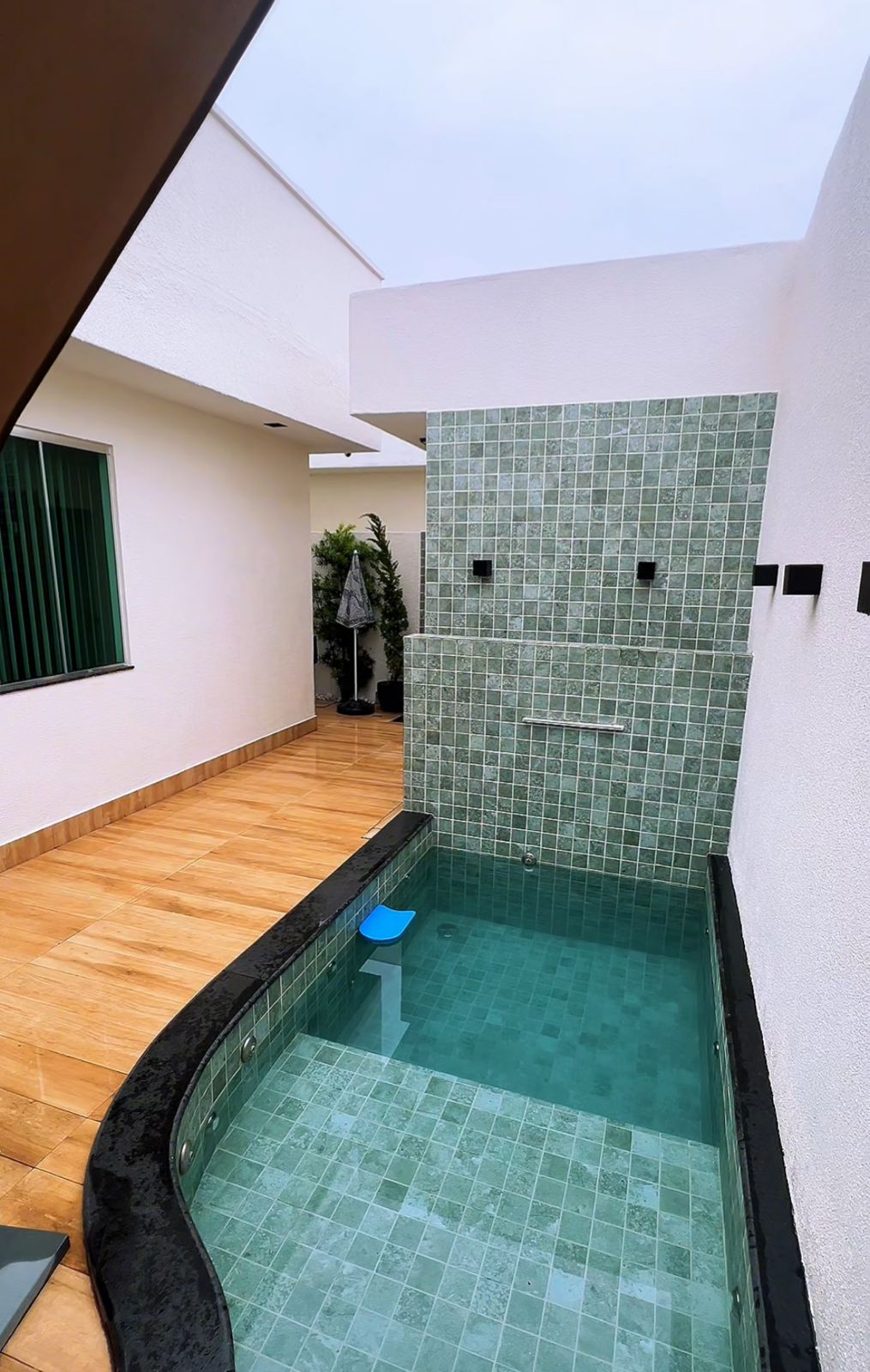 Casa térrea com 3 suítes no Forest Hill