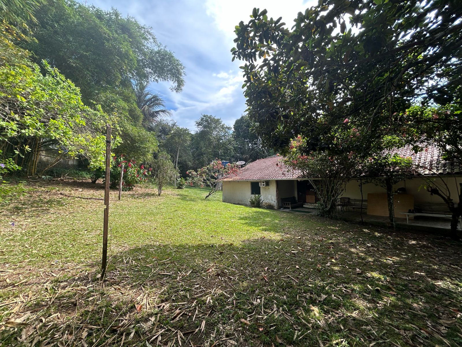VENDO TERRENO NA AV. DO CETUR, TARUMÃ