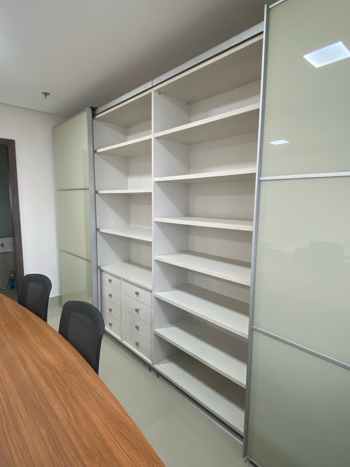 SALA COMERCIAL DISPONÍVEL PARA LOCAÇÃO NO CRISTAL TOWER