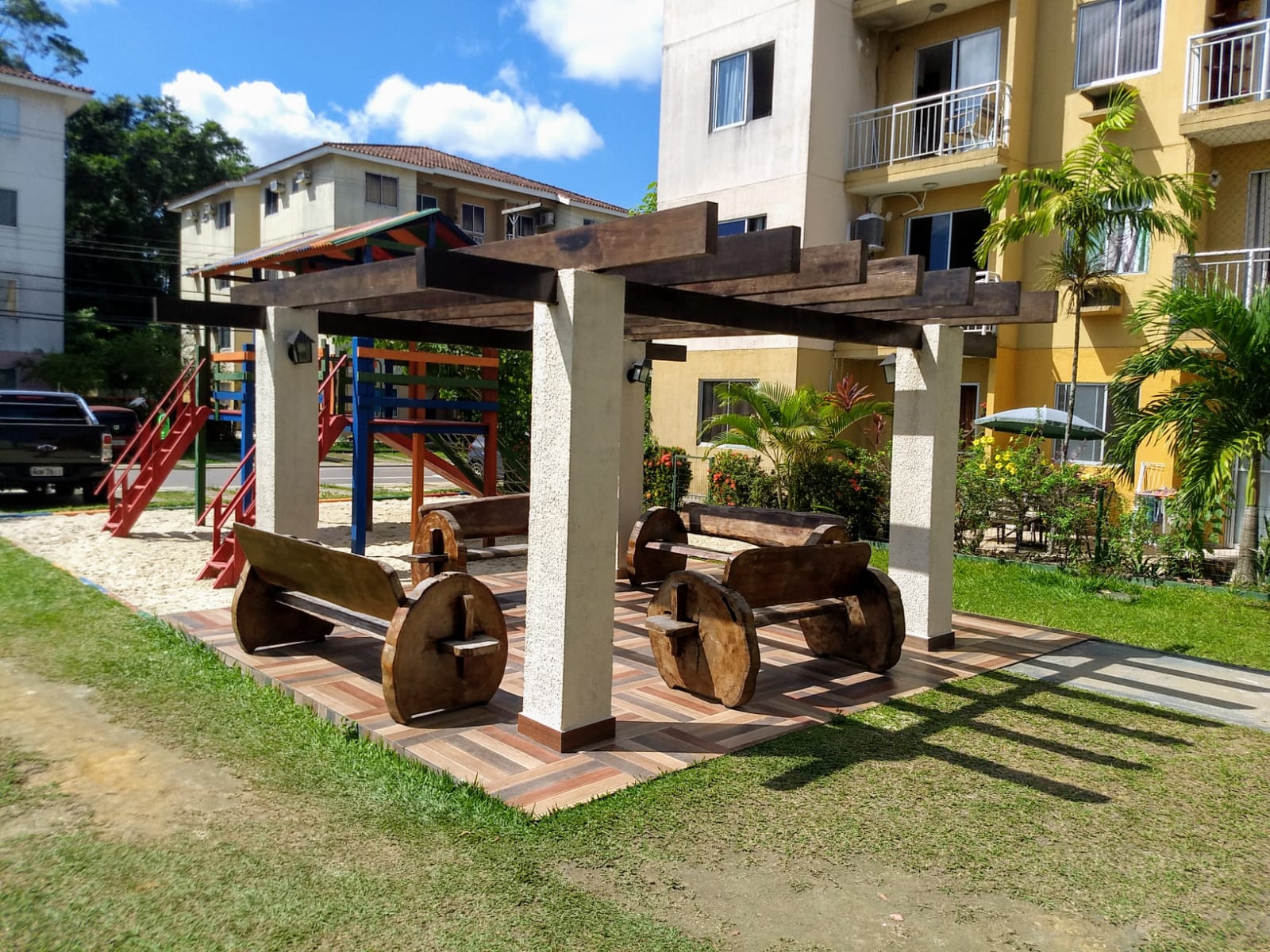 VENDO EXCELENTE APARTAMENTO NO COND. PARADISO GIRASOL