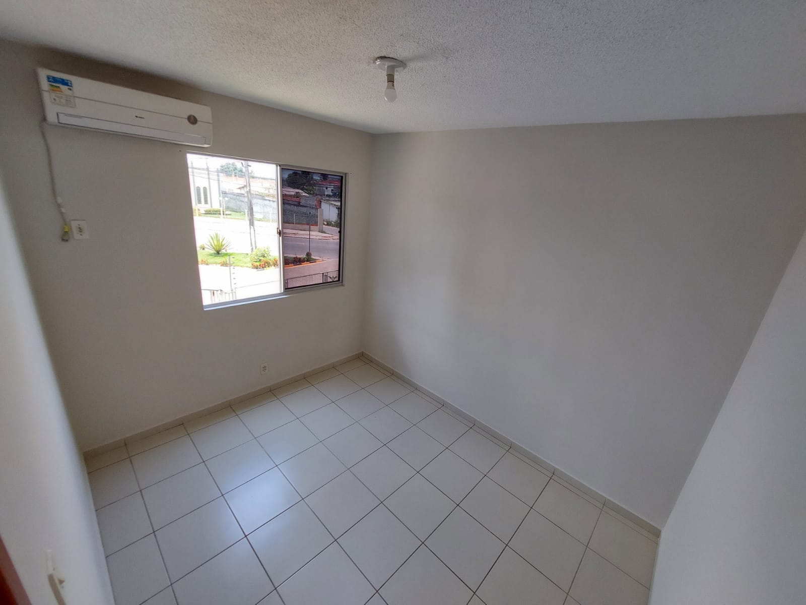 VENDO EXCELENTE APARTAMENTO NO COND. PARADISO GIRASOL