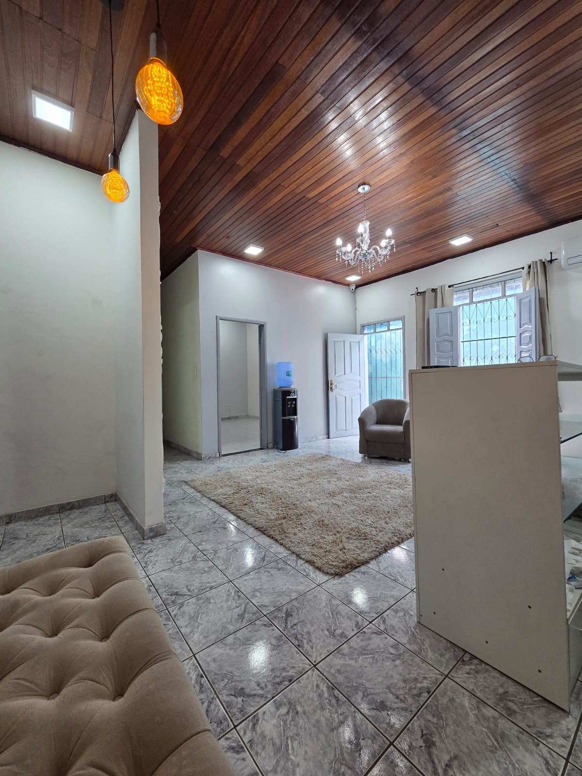 Alugo sala comercial na Avenida Autaz Mirin- Tancredo Neves