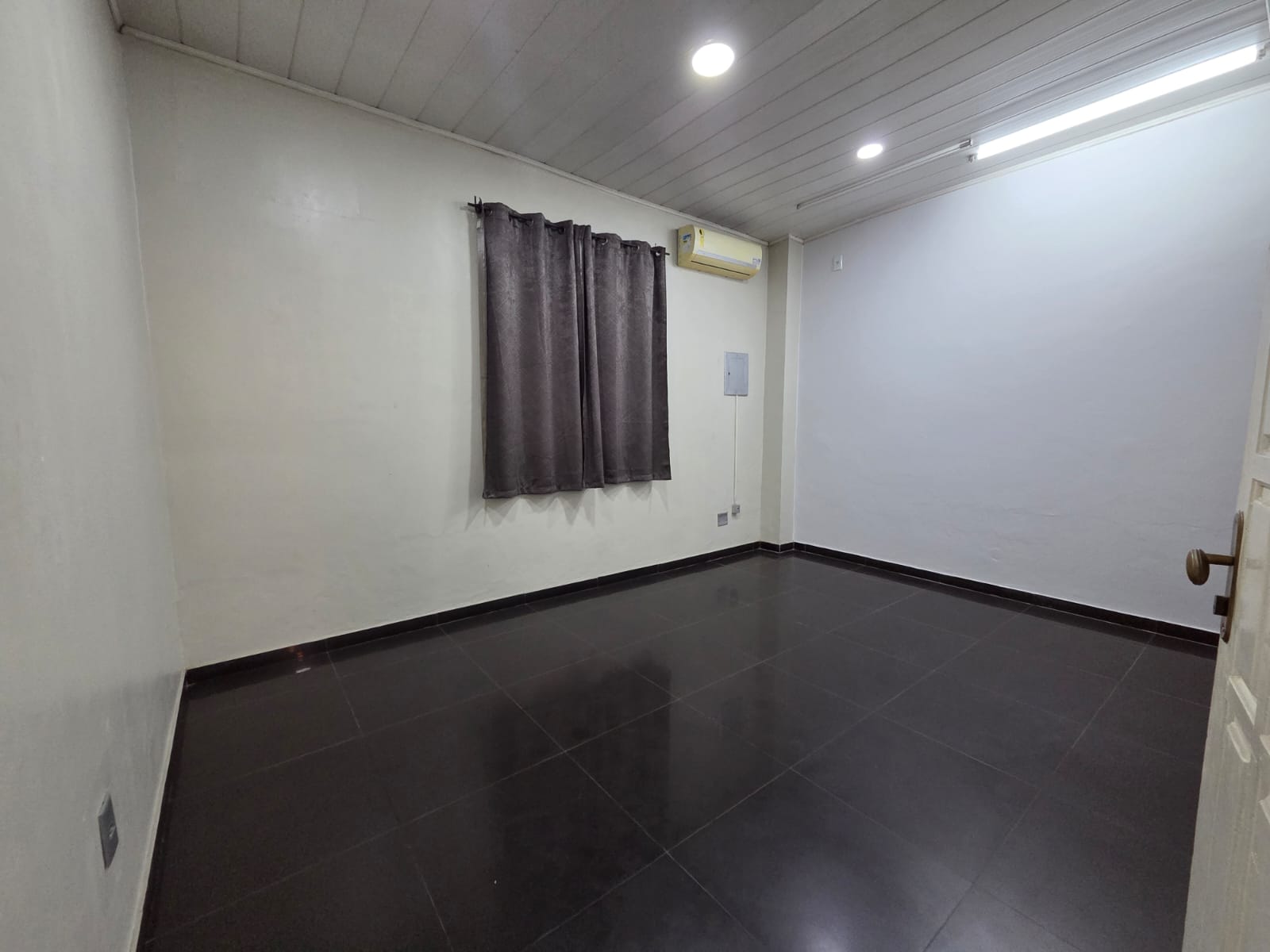 Alugo sala comercial na Avenida Autaz Mirin- Tancredo Neves