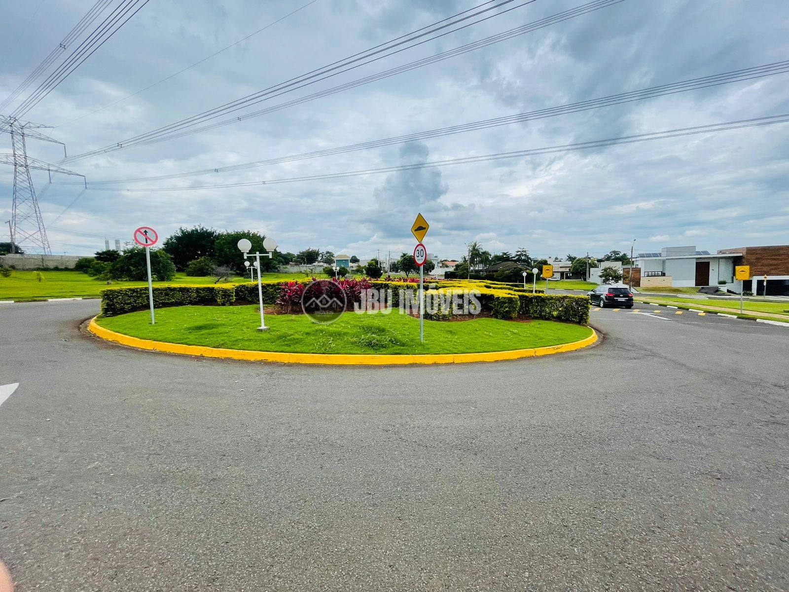 Casa á venda c/  05 dormitórios, Condomínio Portal das Estrelas - Boituva/SP