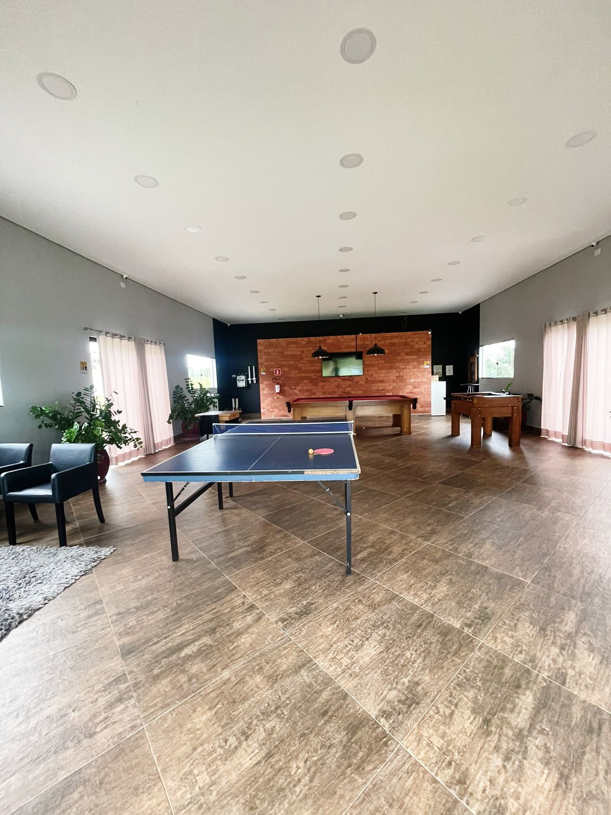 Casa Térrea Mobiliada com 4 Suítes e Piscina no Condomínio Portal dos Lagos, Boituva