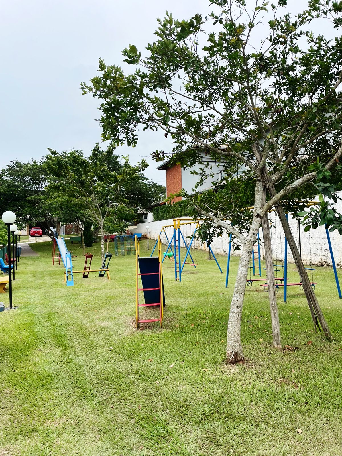 Casa Térrea Mobiliada com 4 Suítes e Piscina no Condomínio Portal dos Lagos, Boituva