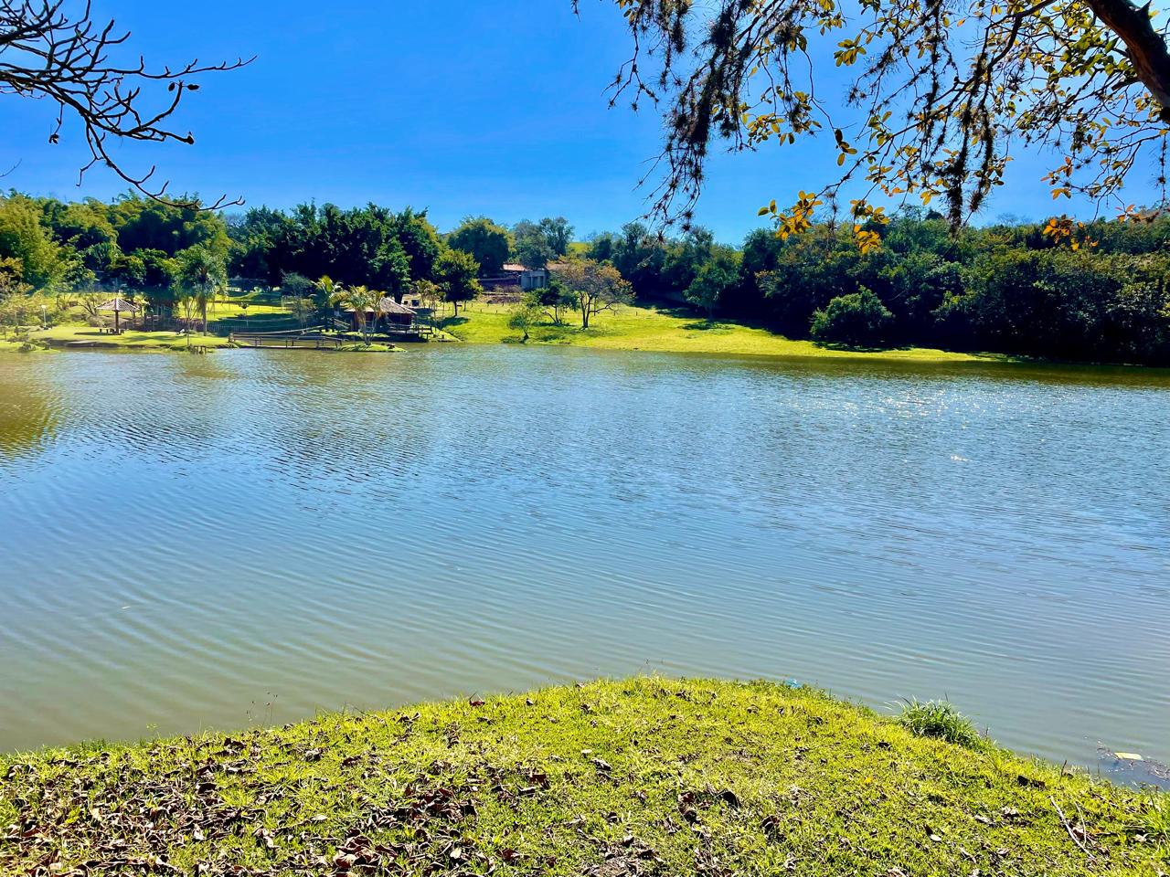 Chácara á venda c/ 03 dormitórios, Condomínio Nova Rheata - Boituva/SP