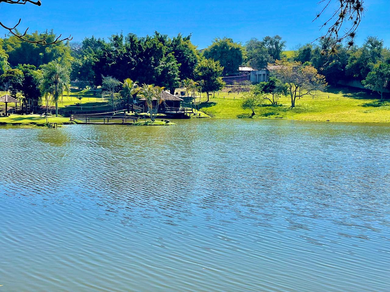 Chácara á venda c/ 03 dormitórios, Condomínio Nova Rheata - Boituva/SP