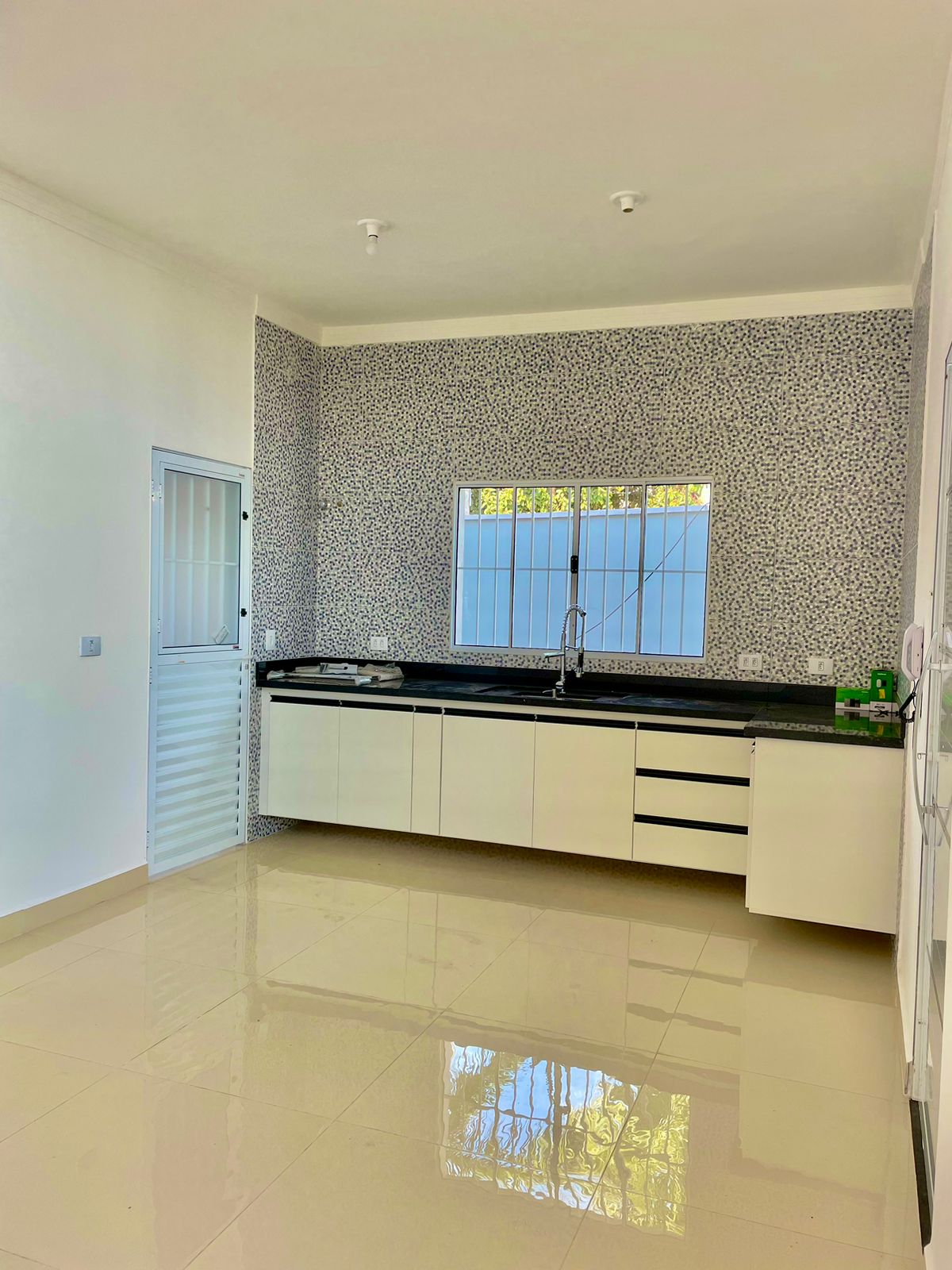 Casa á venda c/ 02 dormitórios, Bairro Parque das Àrvores - Boituva/SP