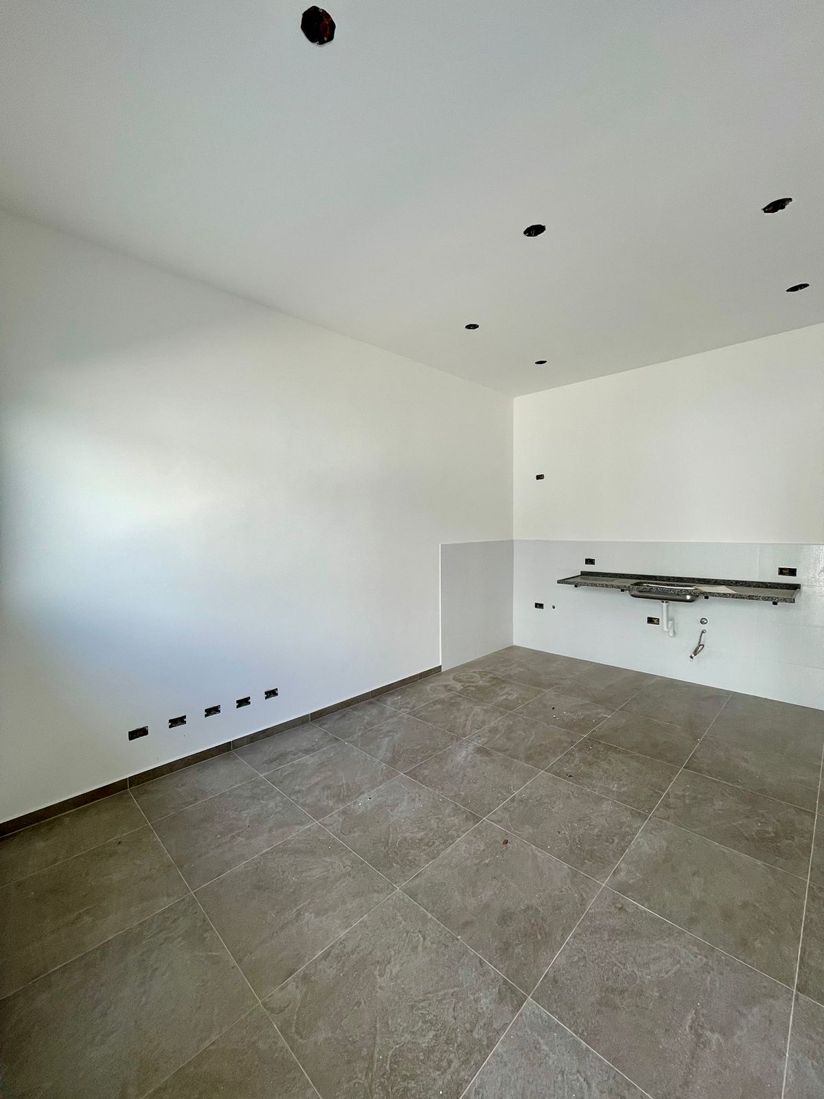 Casa á venda c/ edícula c/04 dormitórios, Bairro Portal Ville Jardins - Boituva