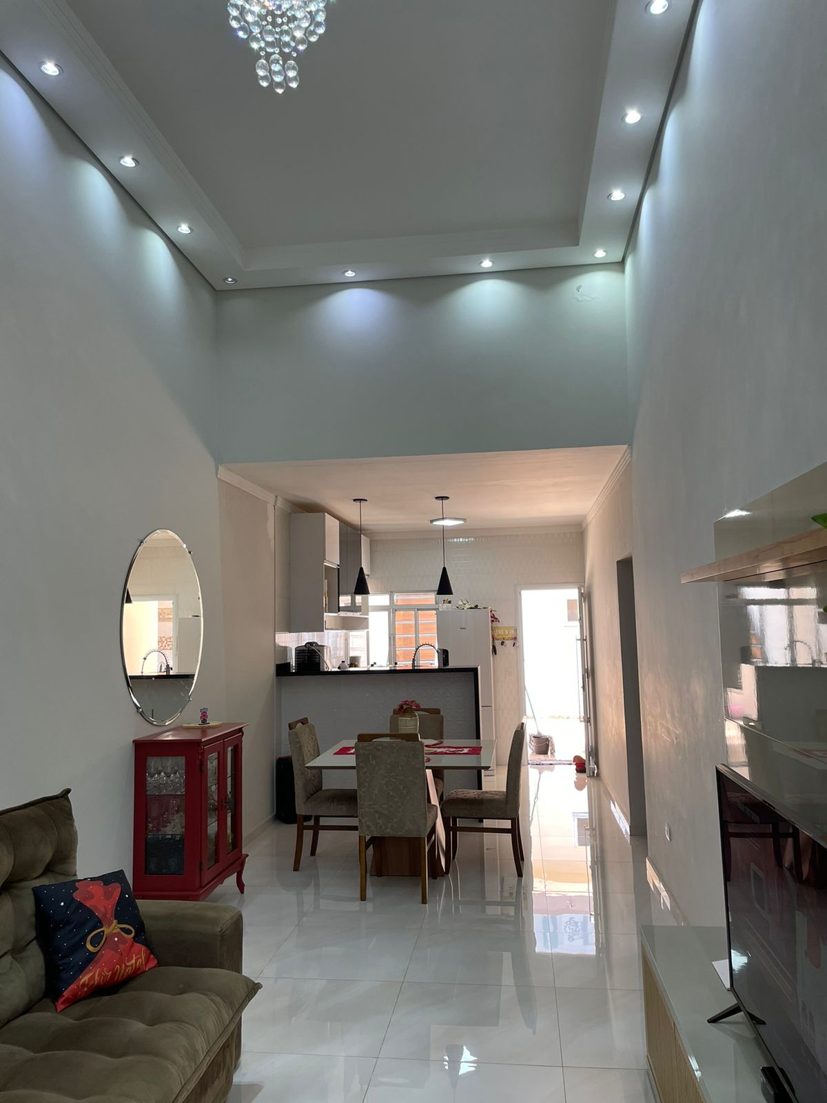 Casa á venda c/ 03 dormitórios, sendo 02 suítes - Bairro Vila dos Ipês, Boituva