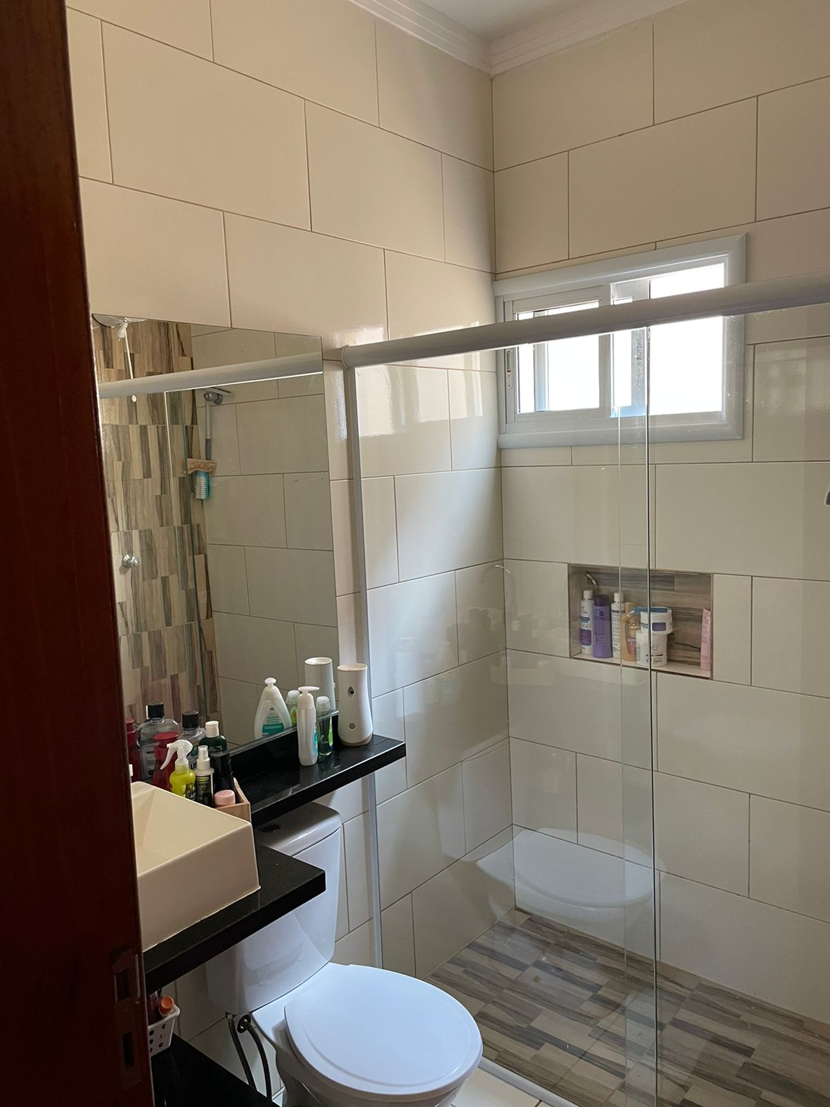 Casa á venda c/ 03 dormitórios, sendo 02 suítes - Bairro Vila dos Ipês, Boituva