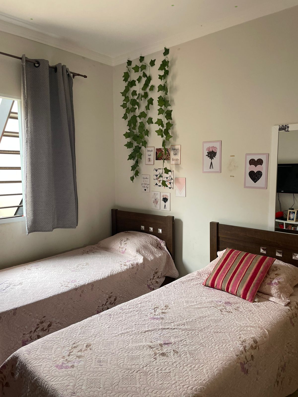 Casa á venda c/ 03 dormitórios, sendo 02 suítes - Bairro Vila dos Ipês, Boituva