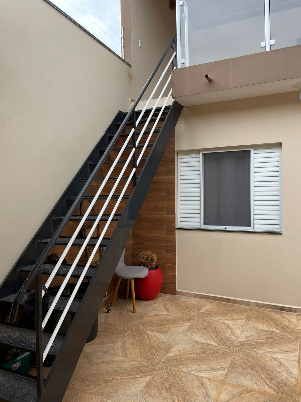 Casa á venda c/ 03 dormitórios, sendo 02 suítes - Bairro Vila dos Ipês, Boituva