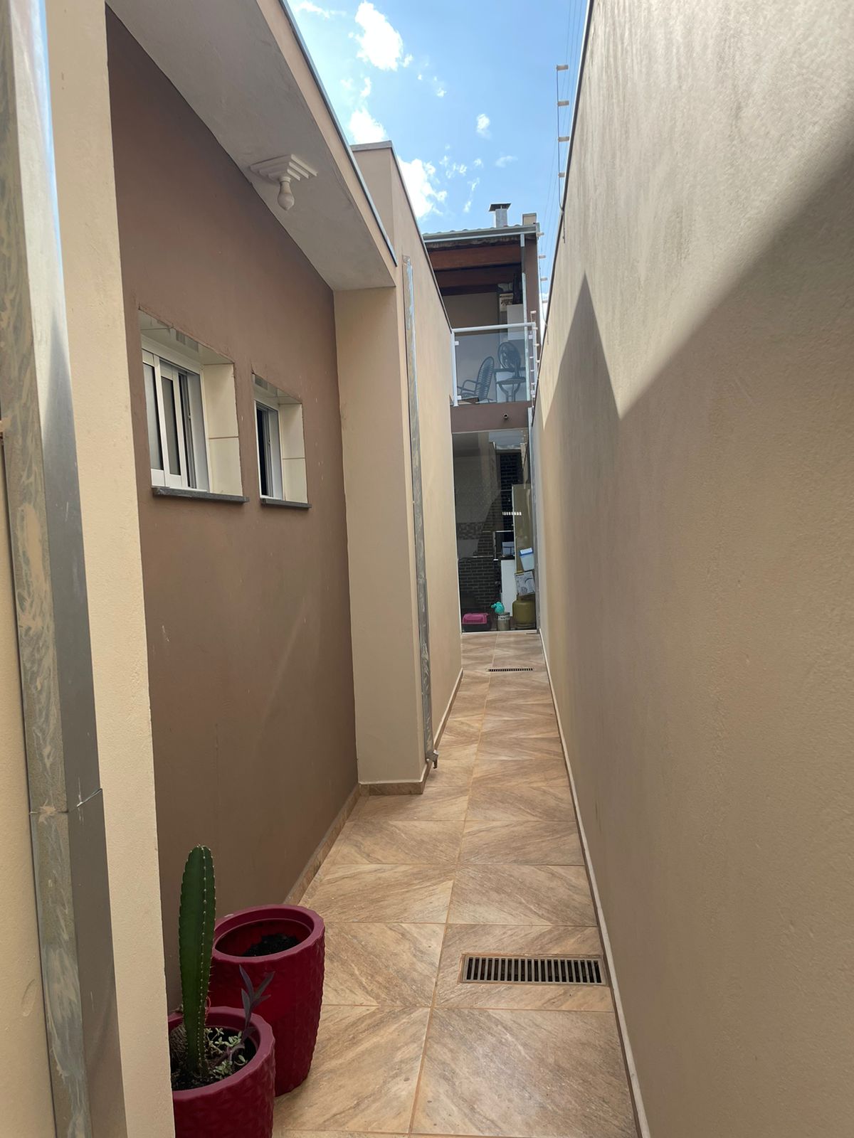 Casa á venda c/ 03 dormitórios, sendo 02 suítes - Bairro Vila dos Ipês, Boituva