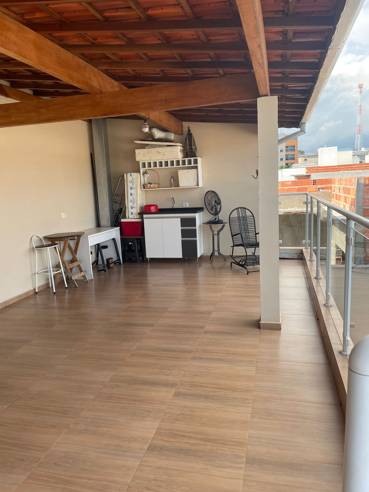 Casa á venda c/ 03 dormitórios, sendo 02 suítes - Bairro Vila dos Ipês, Boituva