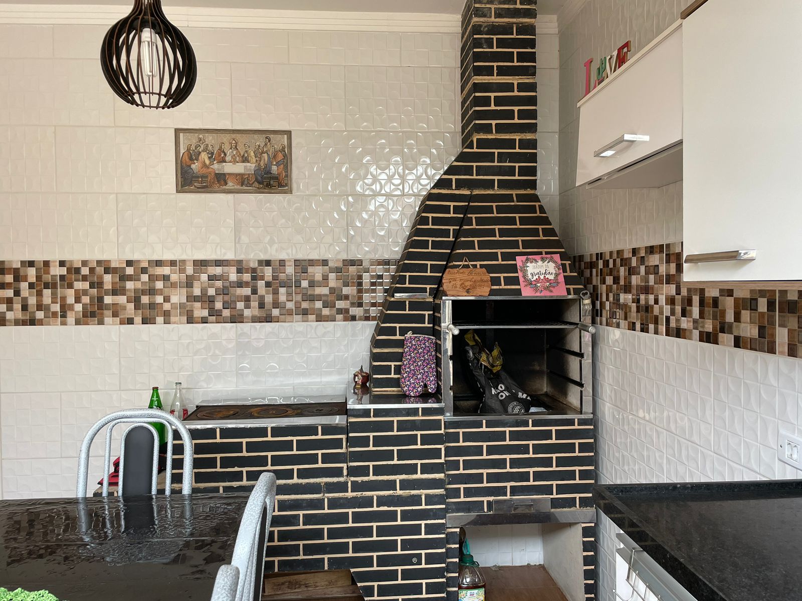 Casa á venda c/ 03 dormitórios, sendo 02 suítes - Bairro Vila dos Ipês, Boituva