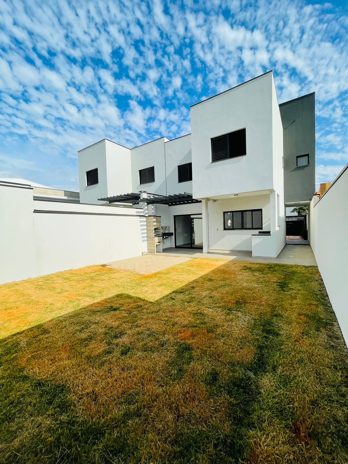 Sobrado á venda c/ 03 dormitórios, sendo 01 suíte - Portal Ville Jardins, Boituva