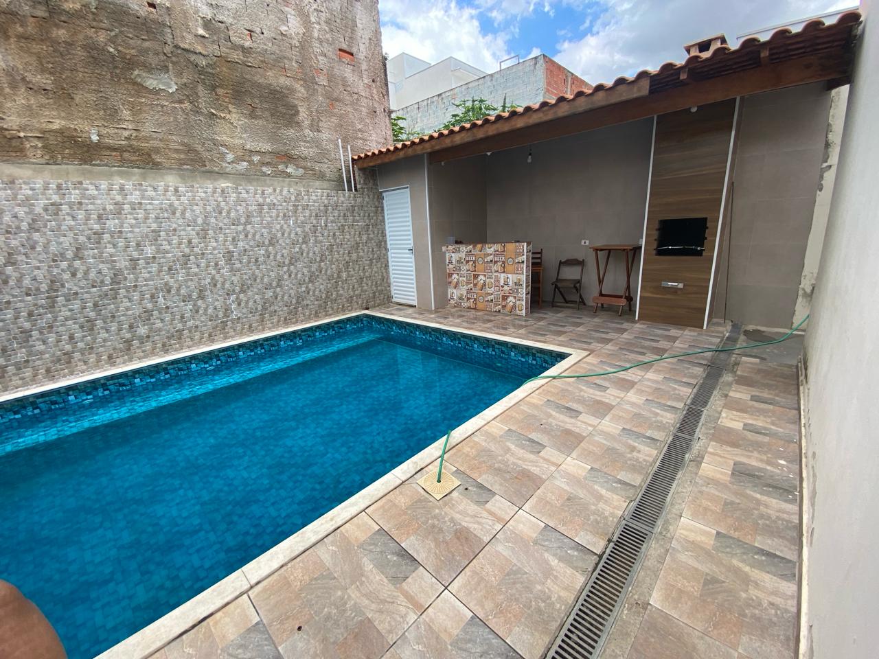 Casa á venda c/ 02 dormitórios e piscina, Bairro Àgua Branca - Boituva/SP