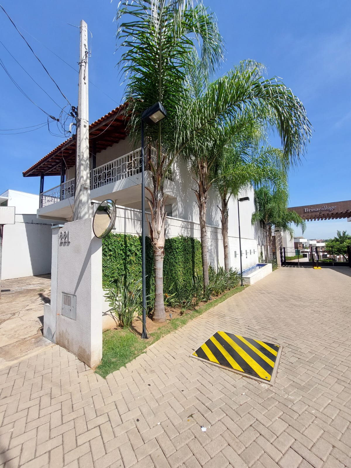Imóvel à Venda em Boituva: Sobrado com Galpão Comercial