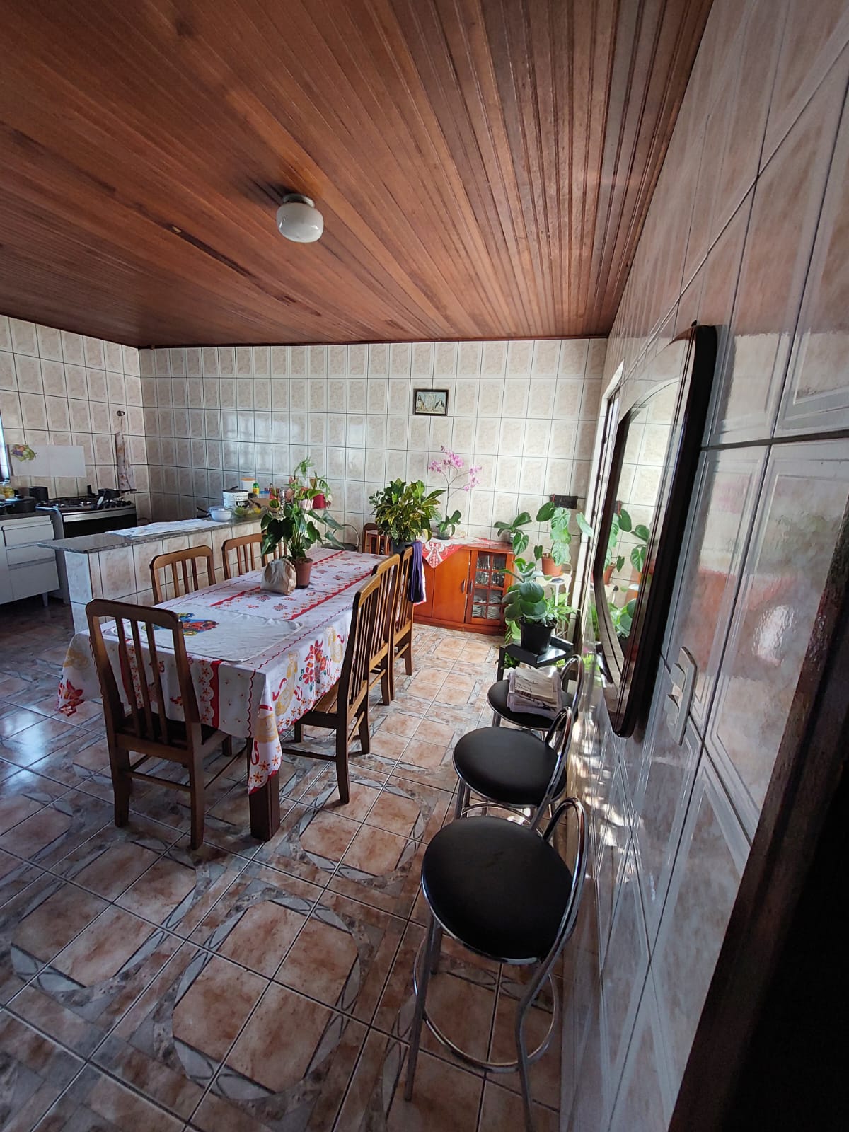 Imóvel à Venda em Boituva: Sobrado com Galpão Comercial