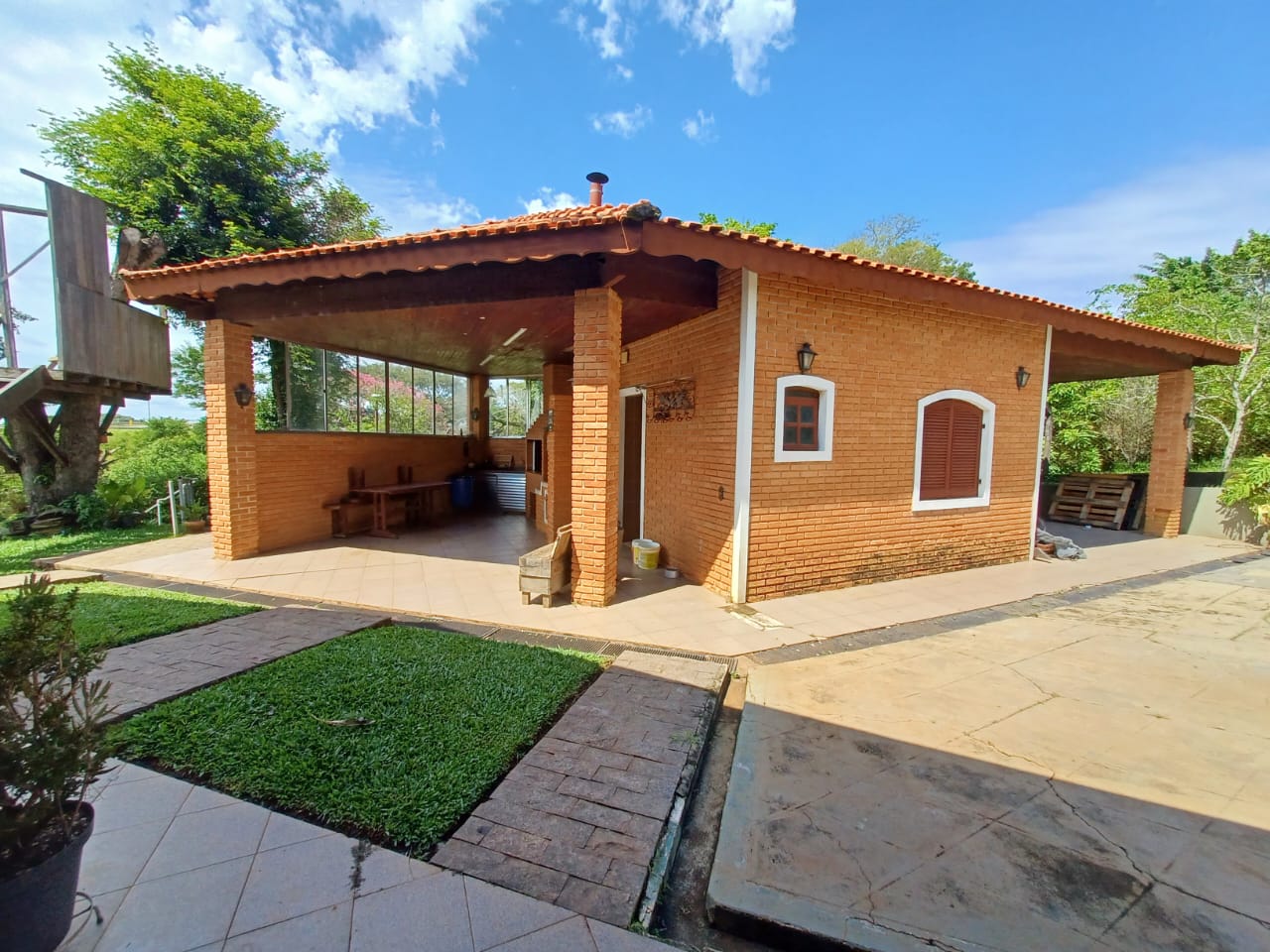 Chácara Espaçosa com 350m² de Construção e 5000m² de Terreno em Boituva