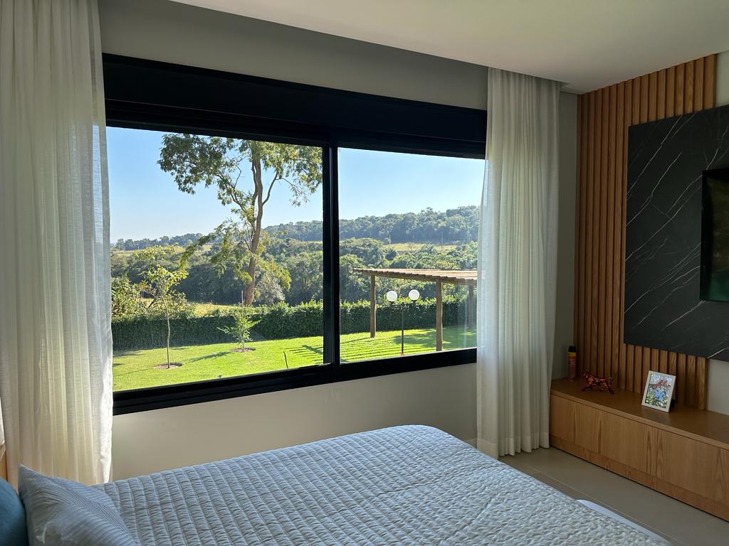 Casa Térrea Mobiliada com 4 Suítes e Piscina no Condomínio Portal dos Lagos, Boituva
