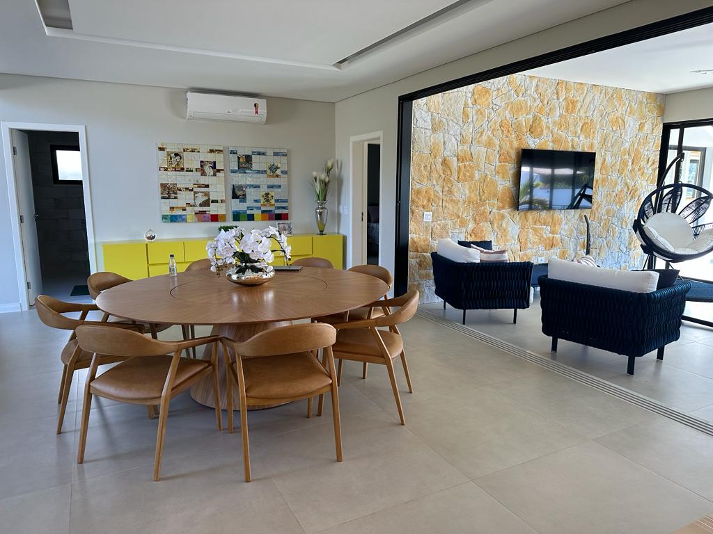 Casa Térrea Mobiliada com 4 Suítes e Piscina no Condomínio Portal dos Lagos, Boituva