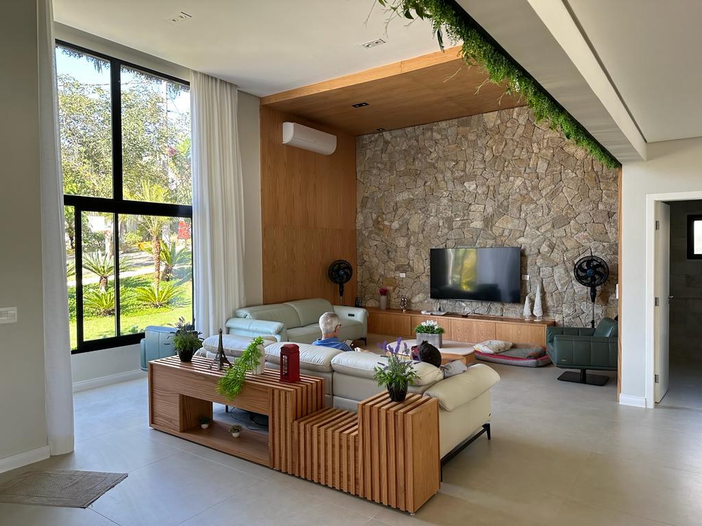 Casa Térrea Mobiliada com 4 Suítes e Piscina no Condomínio Portal dos Lagos, Boituva