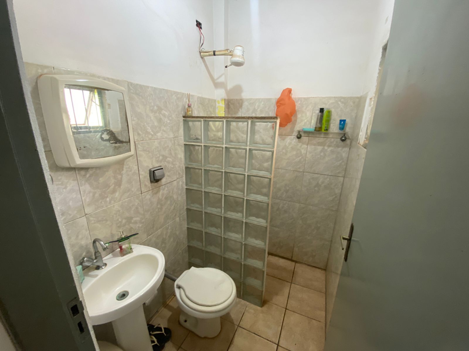 Chácara á venda c/ 03 dormitórios, Recanto Maravilha - Ao lado da Rodovia Castelo Branco