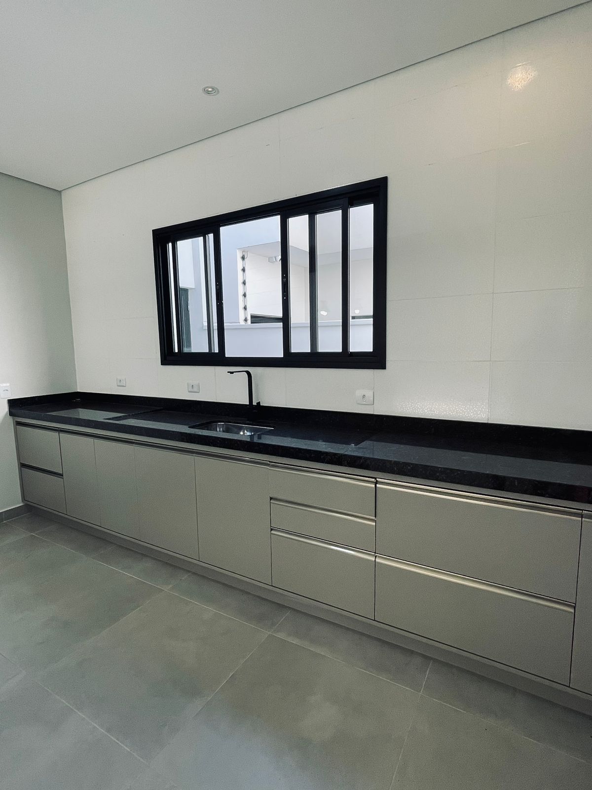 Casa com 3 quartos, sendo 01 suíte, 154 m², à venda por R$ 765.000