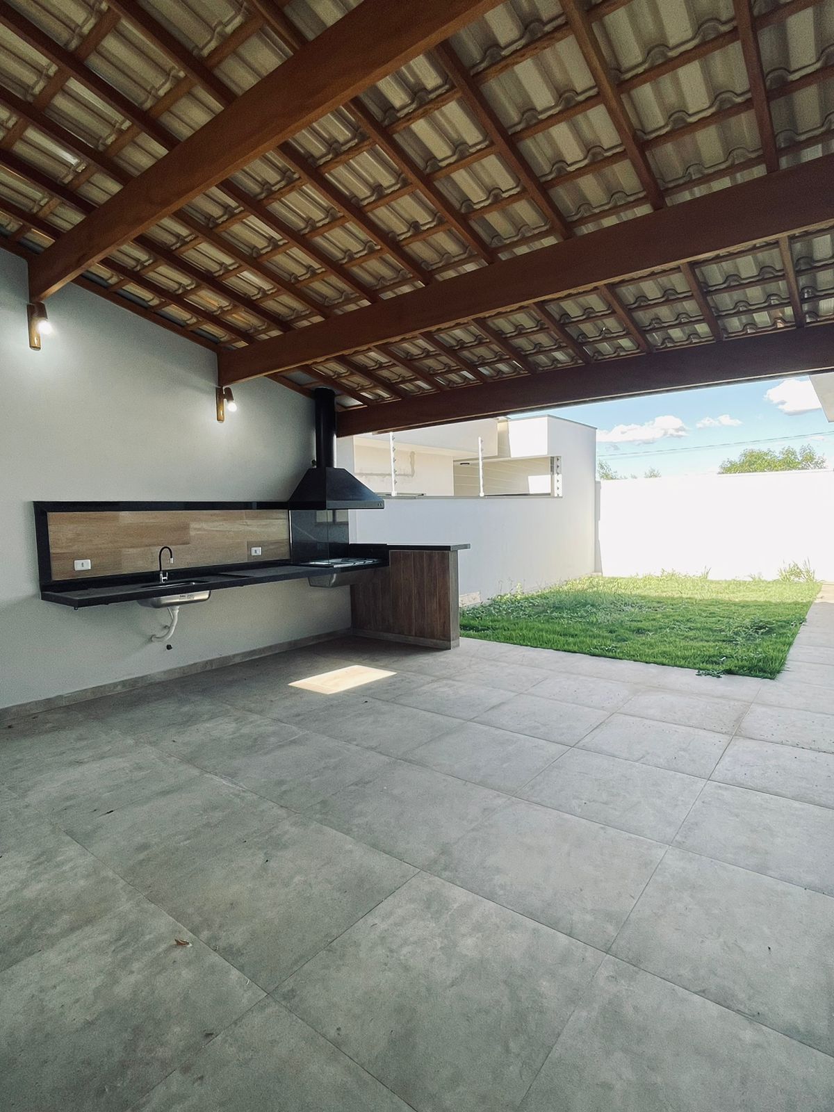 Casa com 3 quartos, sendo 01 suíte, 154 m², à venda por R$ 765.000