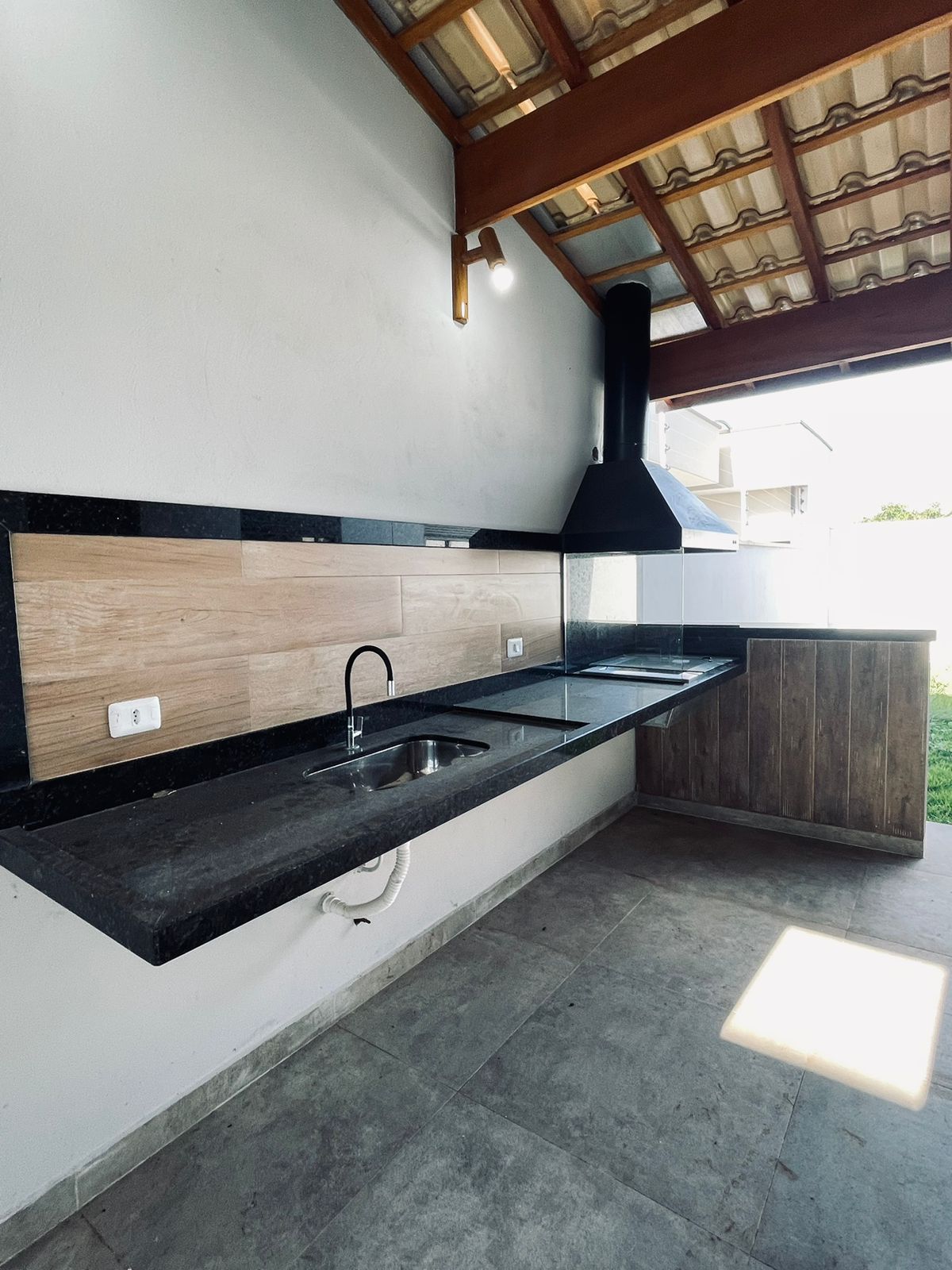 Casa com 3 quartos, sendo 01 suíte, 154 m², à venda por R$ 765.000