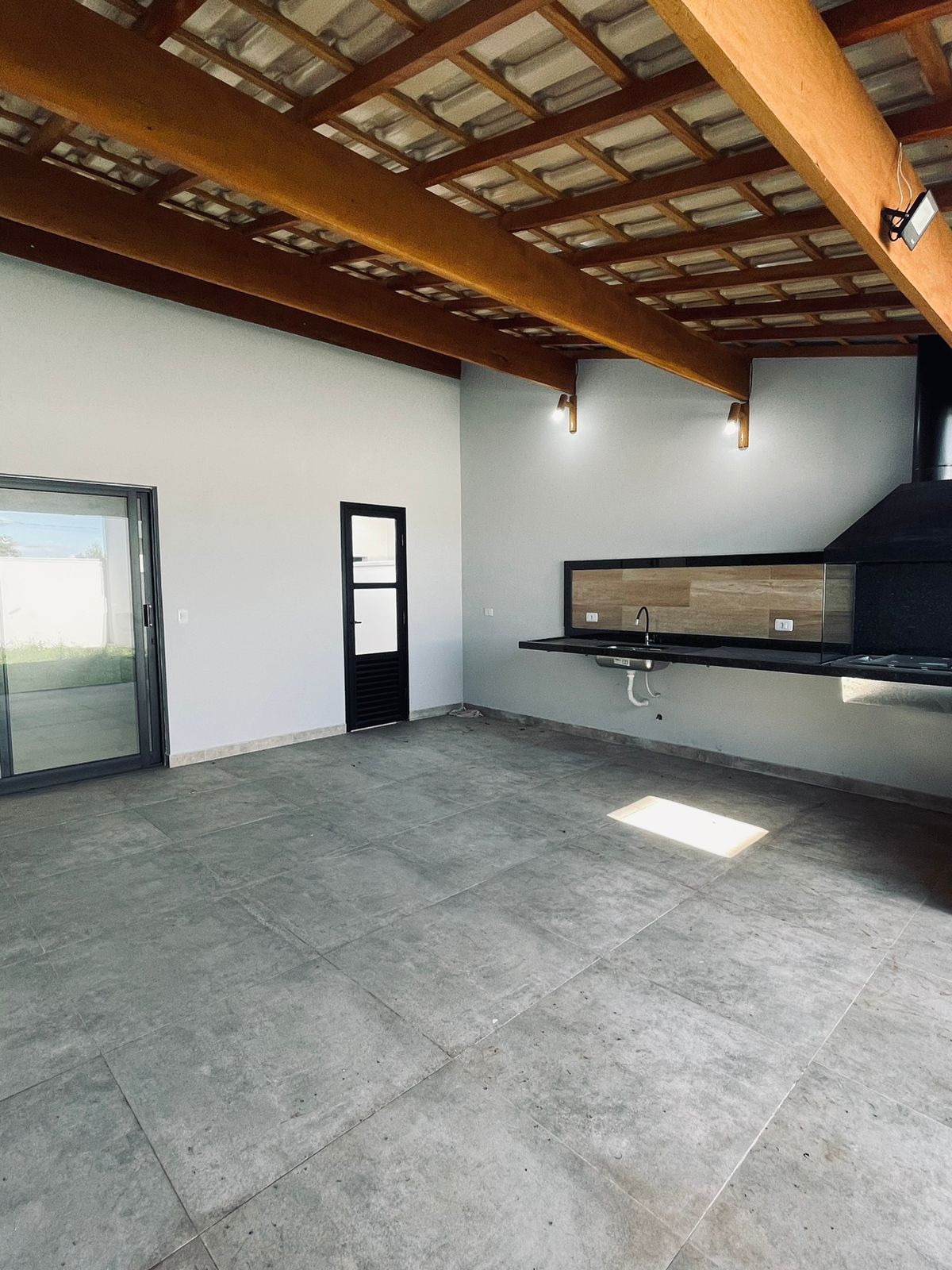 Casa com 3 quartos, sendo 01 suíte, 154 m², à venda por R$ 765.000