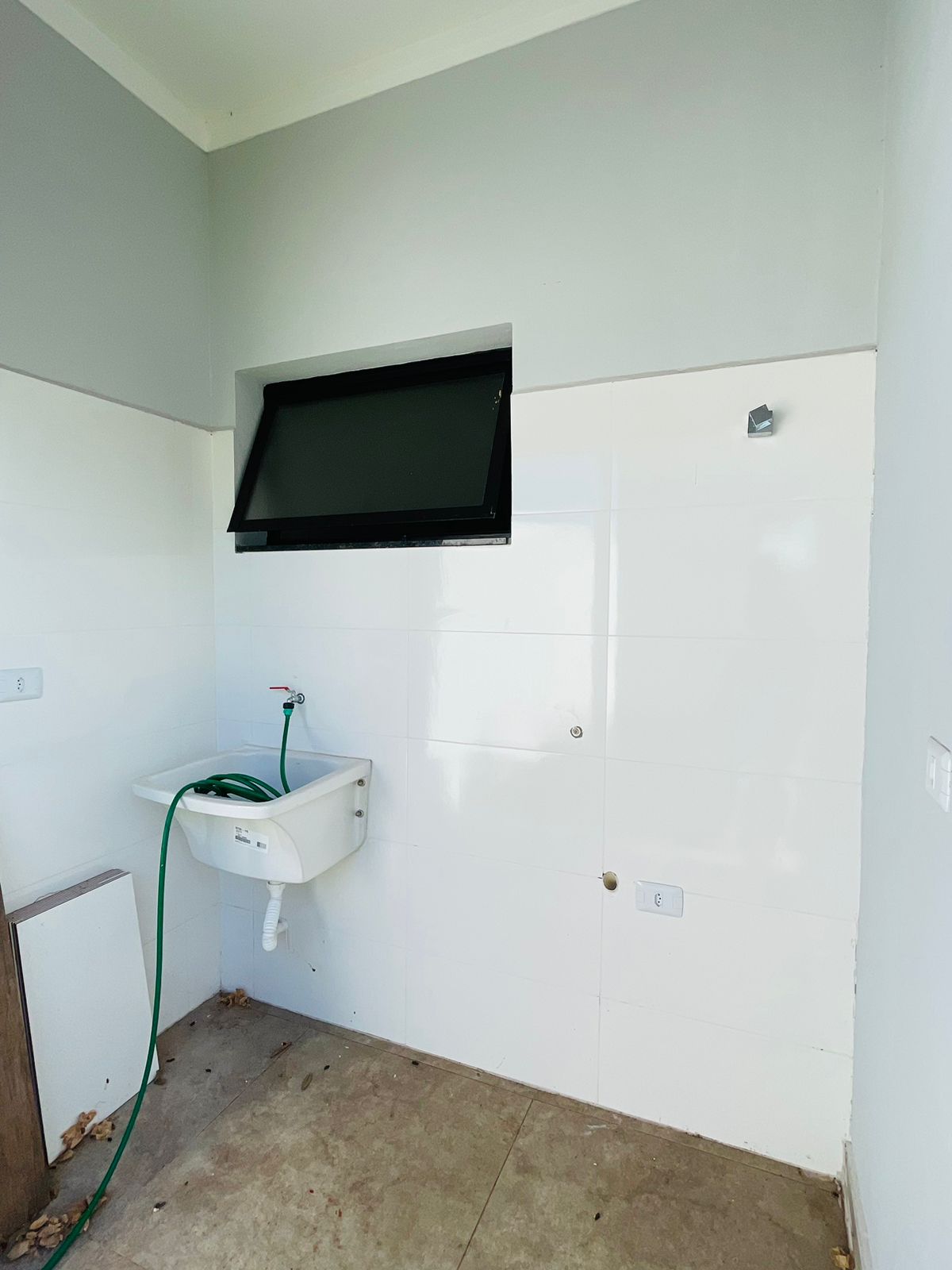Casa com 3 quartos, sendo 01 suíte, 154 m², à venda por R$ 765.000