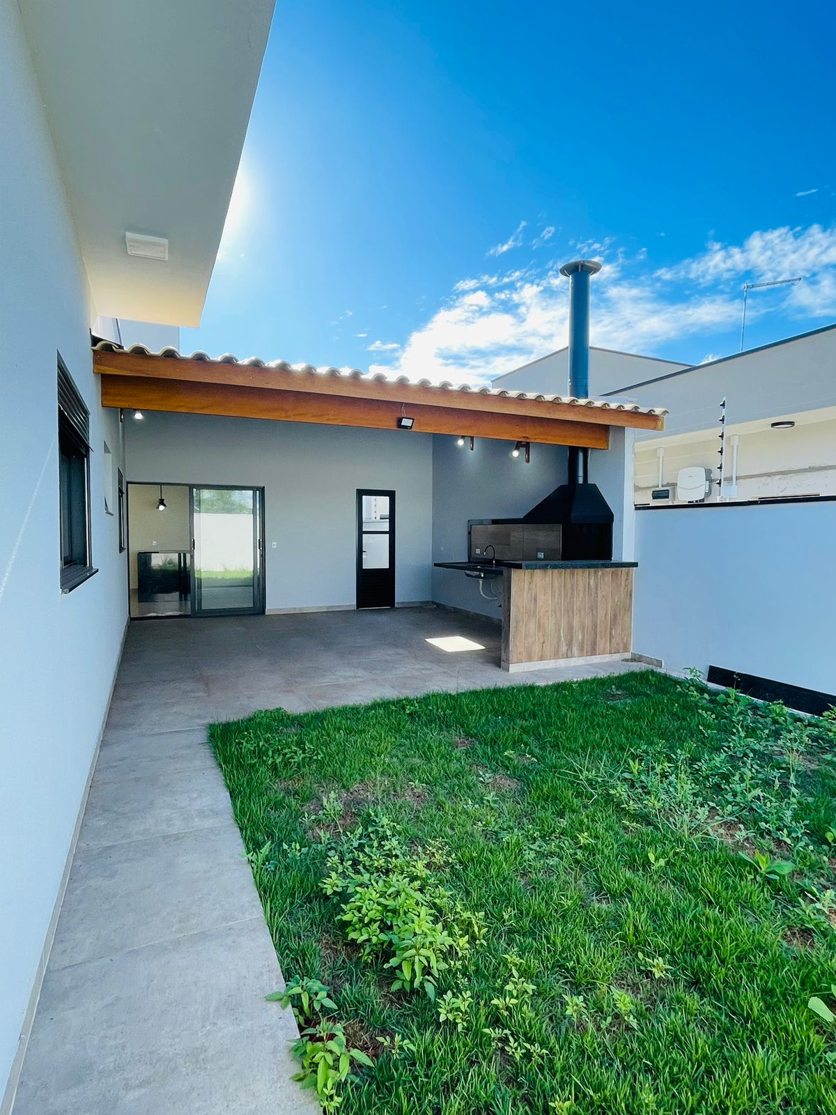 Casa com 3 quartos, sendo 01 suíte, 154 m², à venda por R$ 765.000
