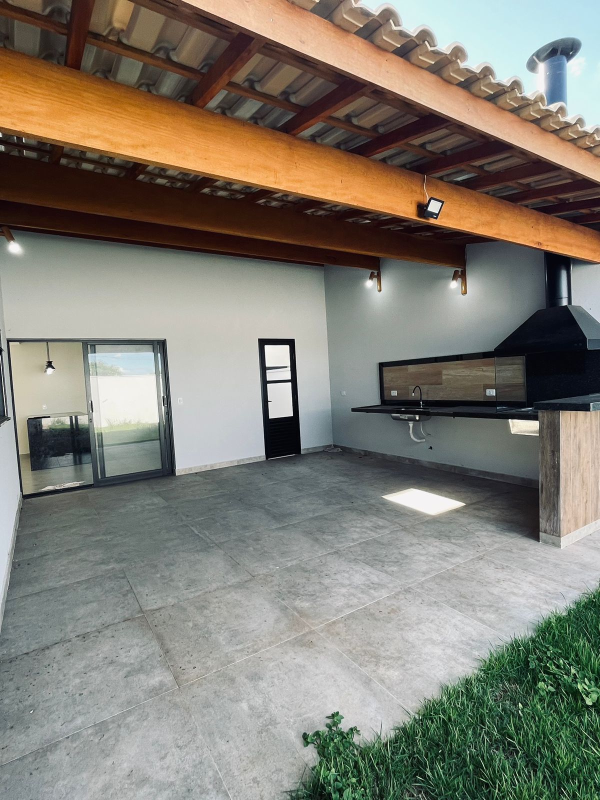 Casa com 3 quartos, sendo 01 suíte, 154 m², à venda por R$ 765.000