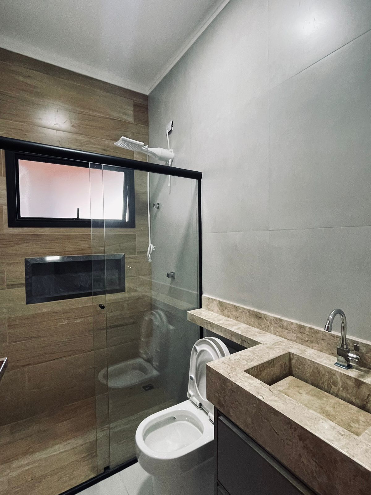 Casa com 3 quartos, sendo 01 suíte, 154 m², à venda por R$ 765.000