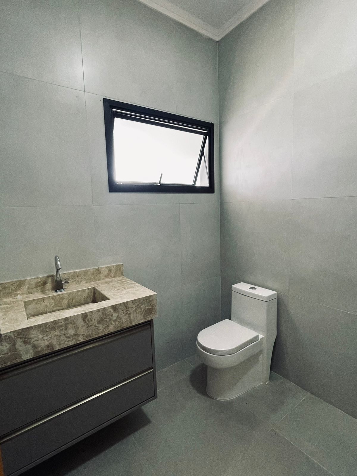 Casa com 3 quartos, sendo 01 suíte, 154 m², à venda por R$ 765.000
