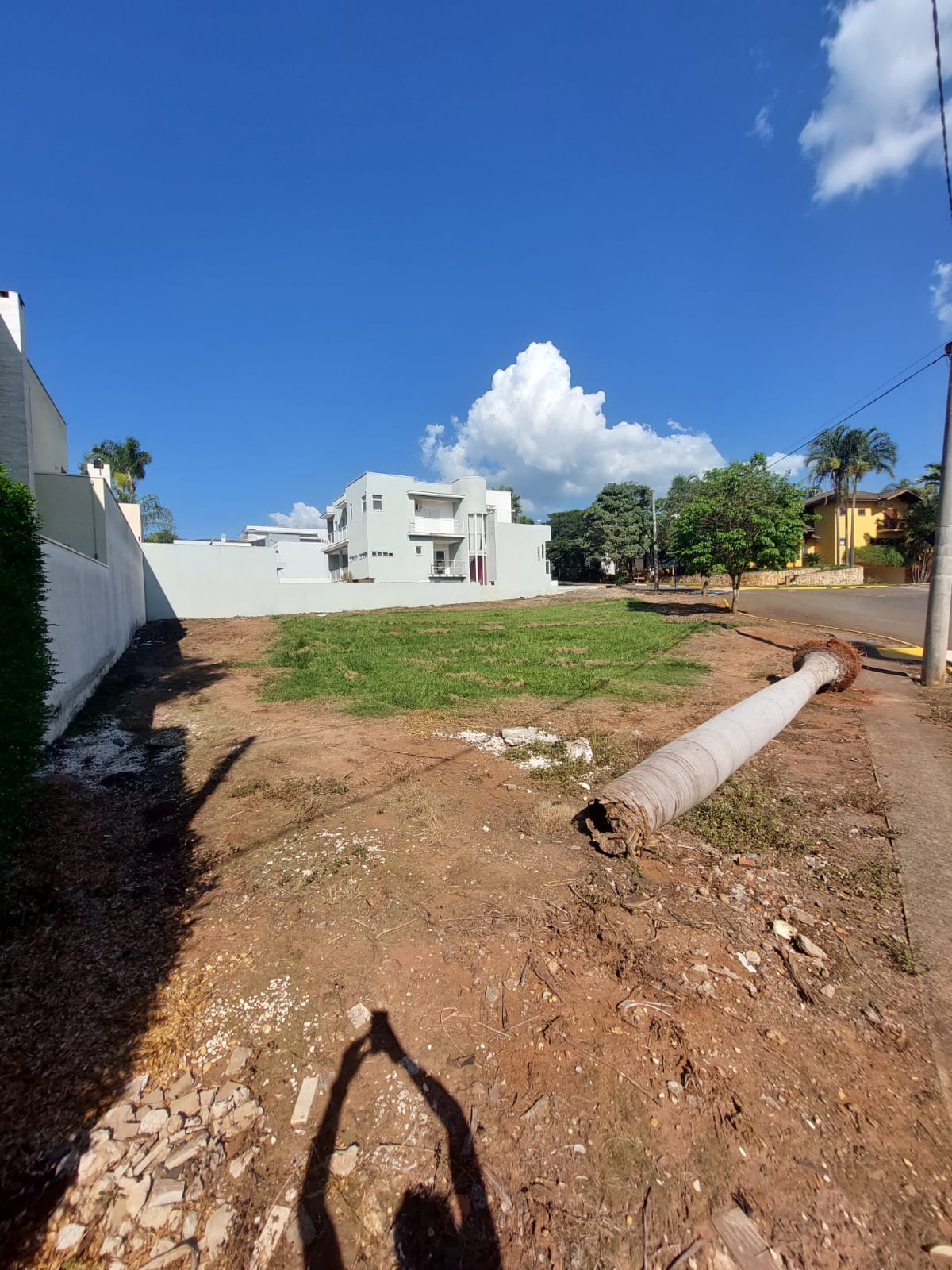 Oportunidade Única: Terreno á Venda de Esquina em Frente ao Lago, Portal das Estrelas