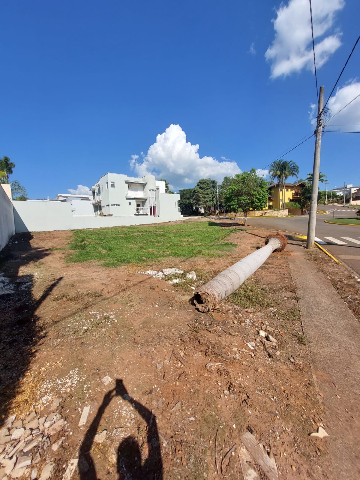 Oportunidade Única: Terreno á Venda de Esquina em Frente ao Lago, Portal das Estrelas