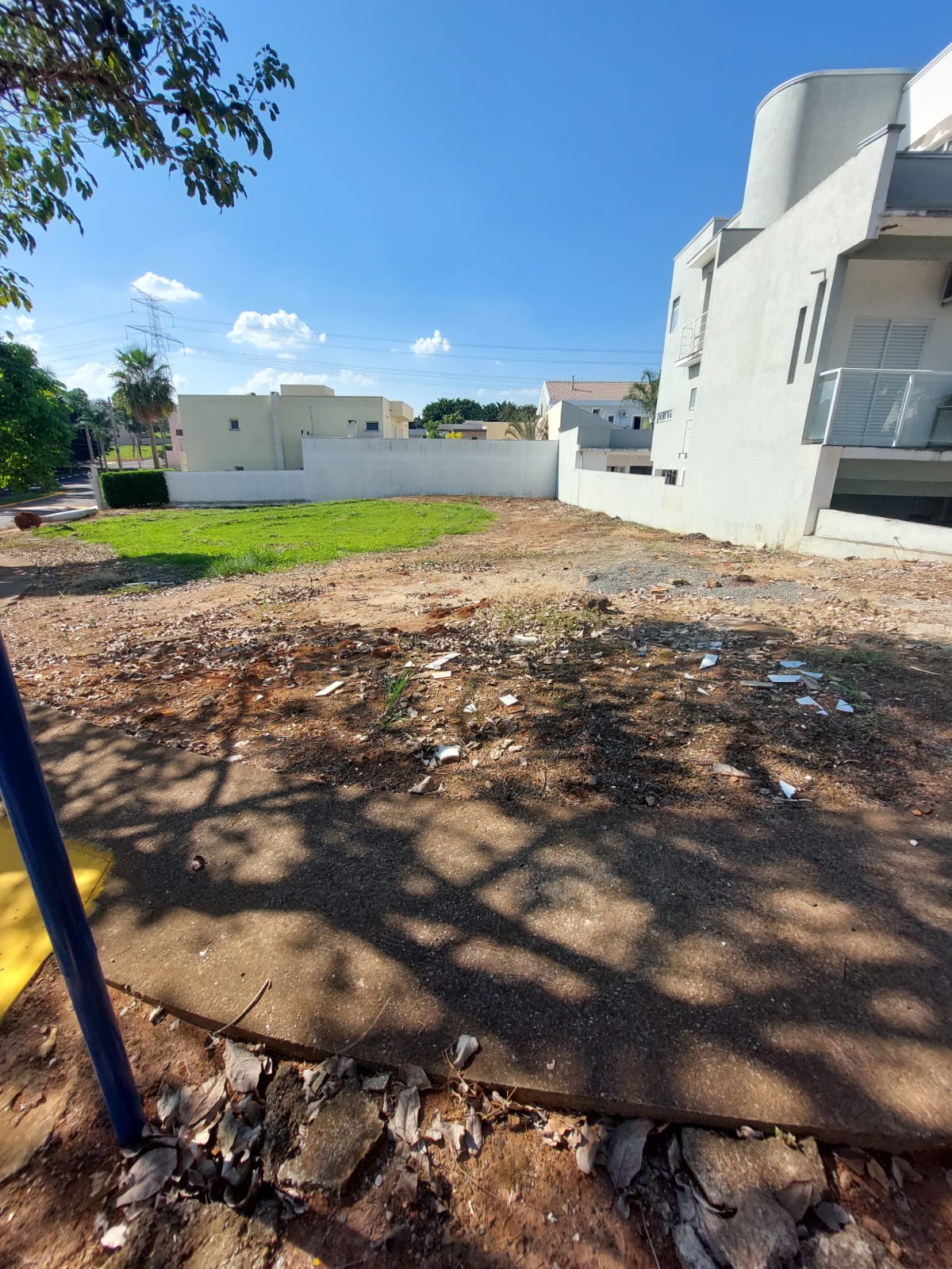 Oportunidade Única: Terreno á Venda de Esquina em Frente ao Lago, Portal das Estrelas